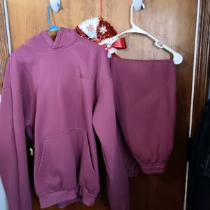 Comfrt Berry Joggers/Hoodie.EUC